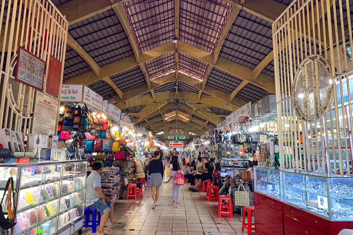 お店の人たちは熱心に声をかけてくるのでコミュニケーションを楽しもう!