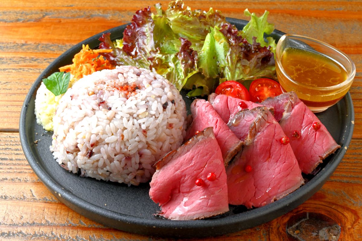 自家製ローストビーフ プレート1628円