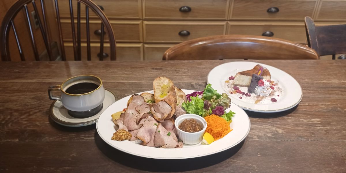 清澄白河のベーカリーカフェ「ヒキダシ」のアンティーク空間でランチやスイーツを堪能