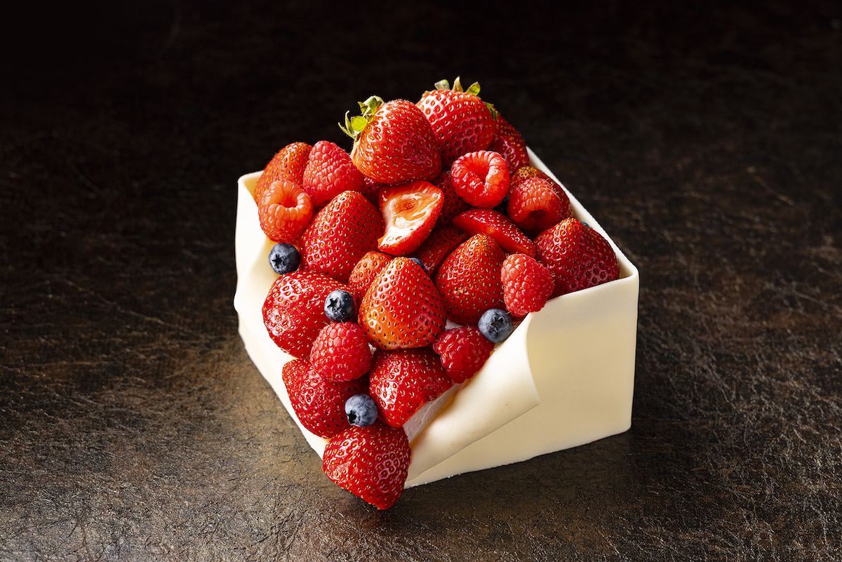 「ノエル・フレーズ」9cm角 4900円／12cm角 7000円／20cm角＆12cm角の2段 28000円