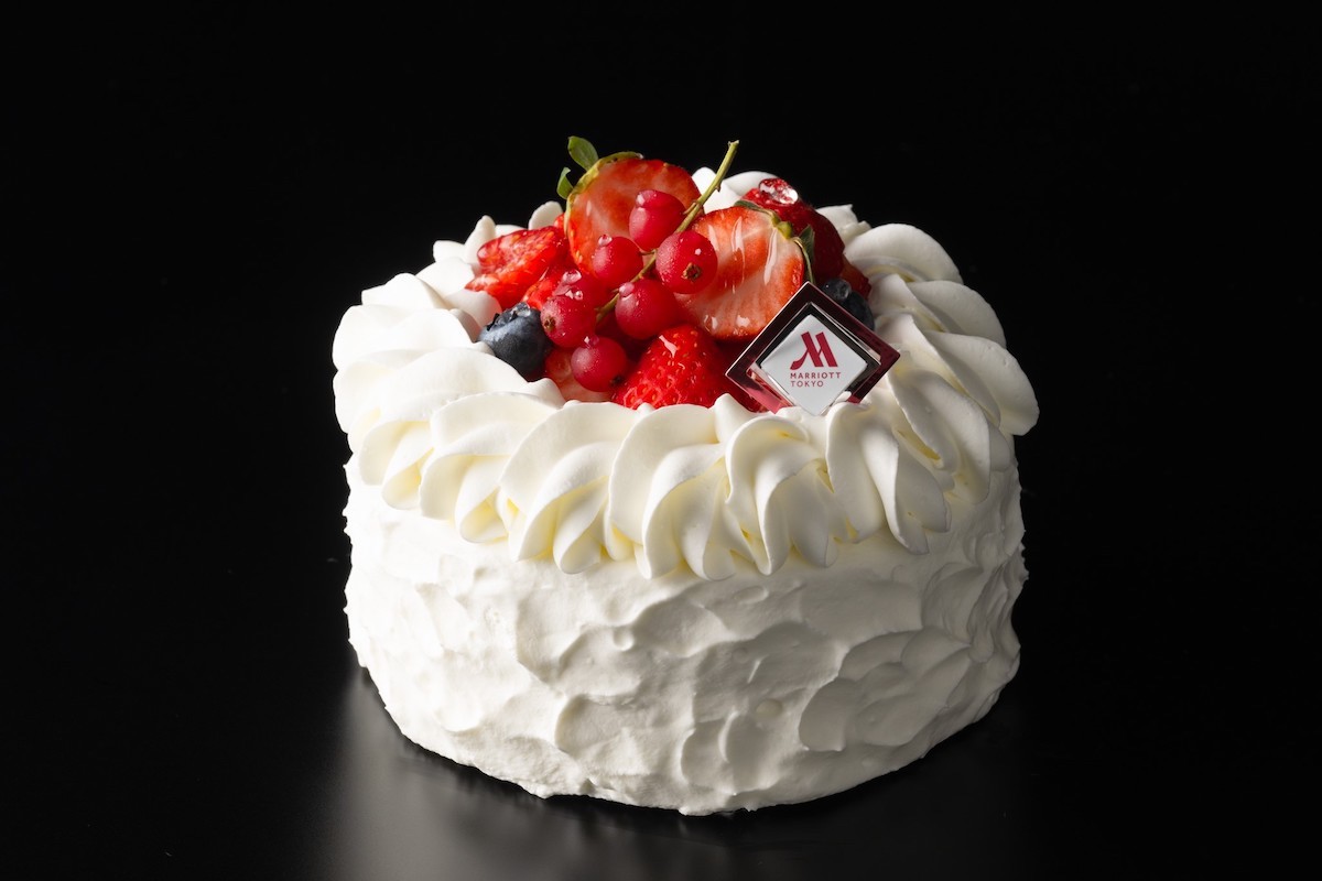 「Marriott Christmas Shortcake（マリオット クリスマス ショートケーキ）」大5号（高さ10cm×直径15cm）5500円／小4号（高さ10cm×直径12cm）4200円