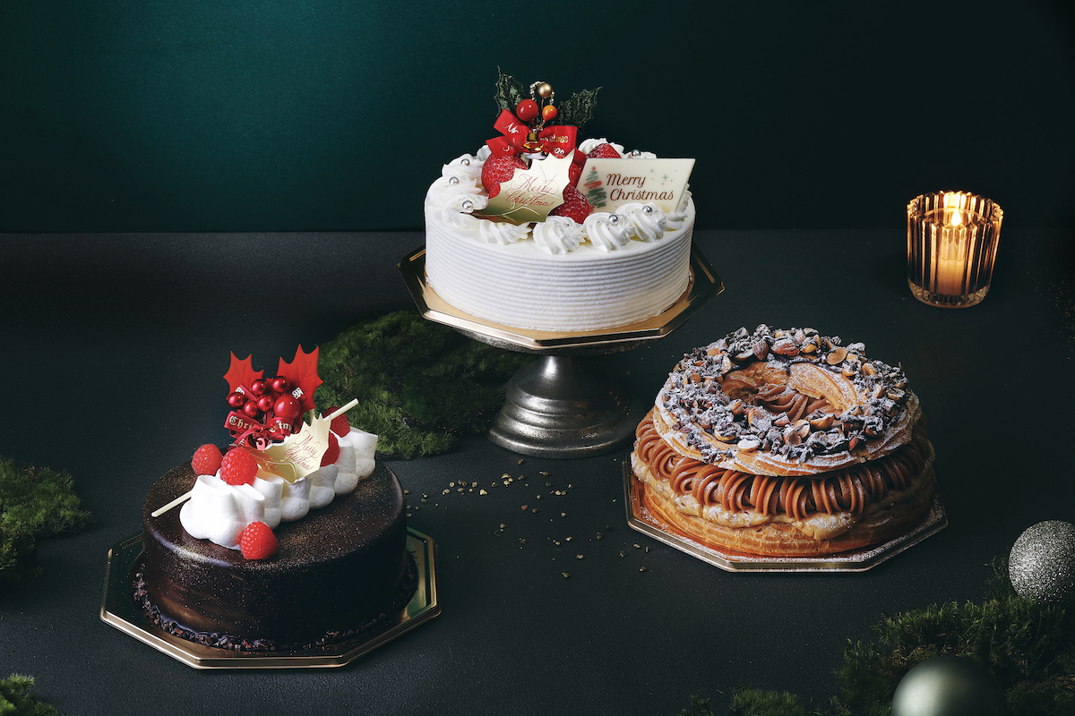 左から「ラズベリーザッハ」、「ストロベリーショートケーキ」直径15cm 各6000円、「パリブレスト」直径15cm 6300円