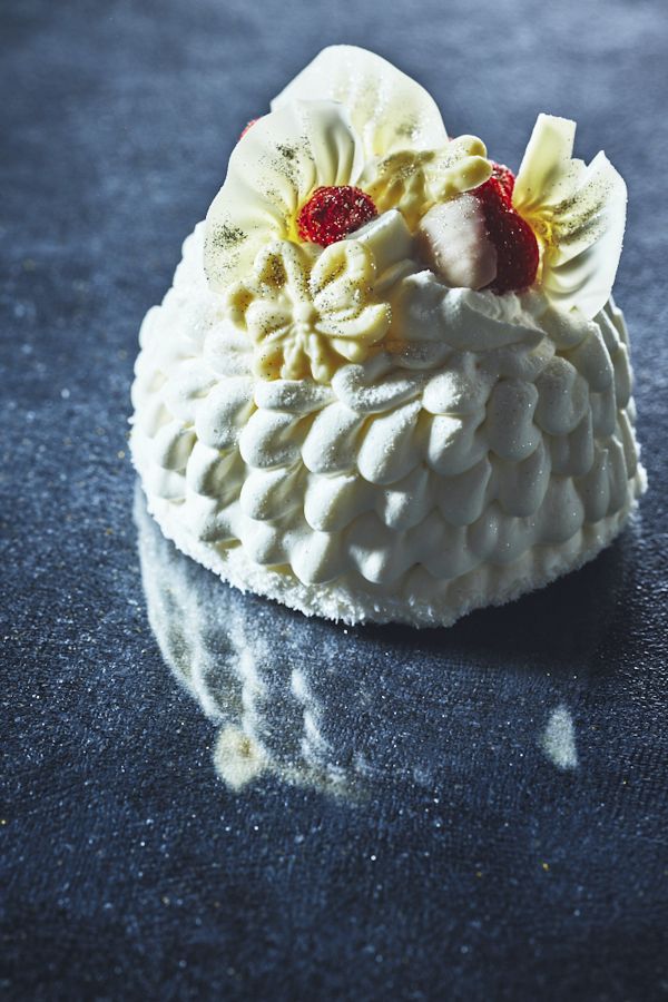 「スパークリングスノー ショートケーキ」4号（直径12cm）6156円／5号（直径15cm）7452円
