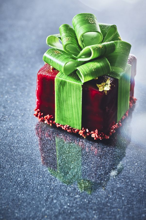 「カドー ルージュ」直径8cm×8cm 5940円