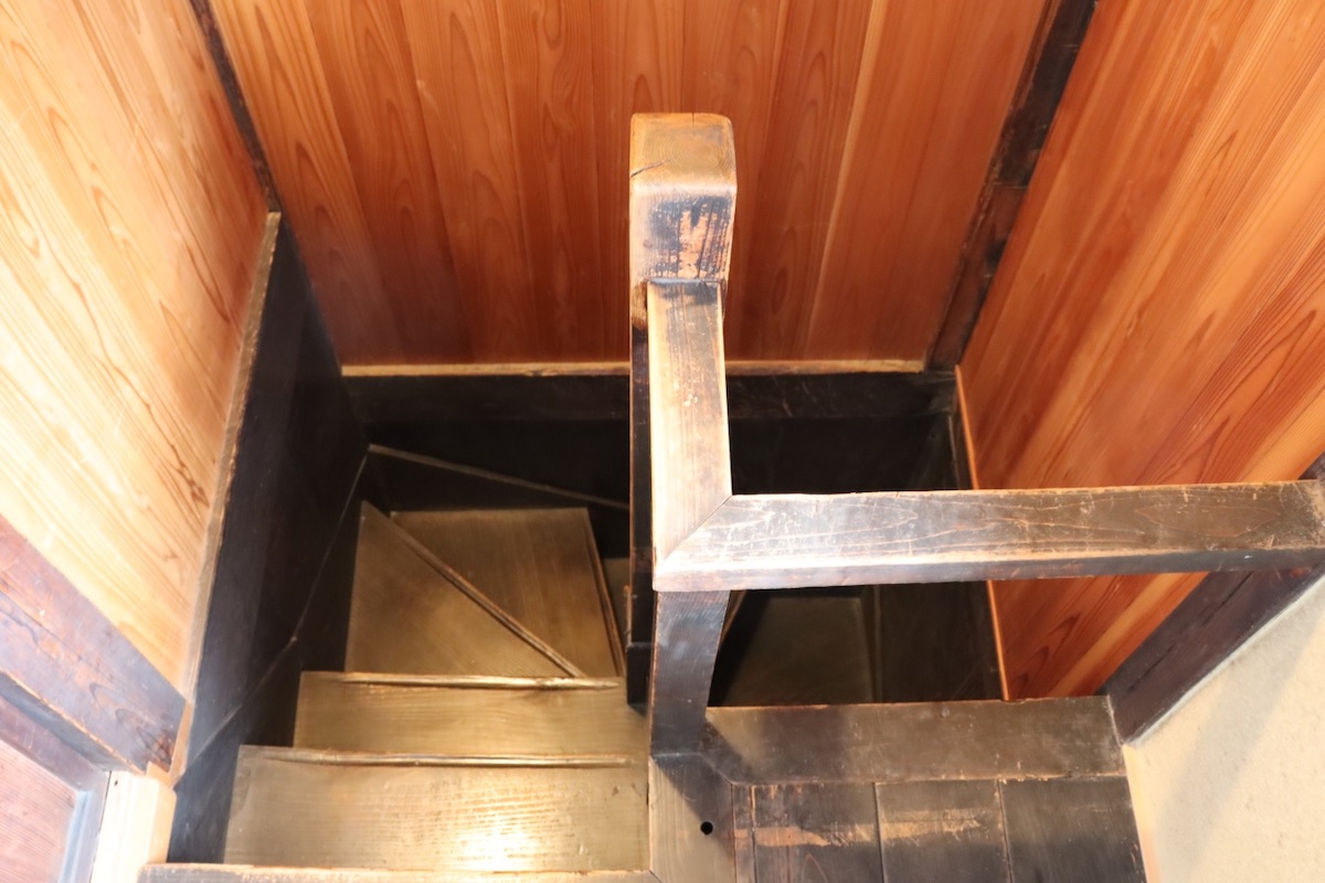 階段の入口を見つけるのも楽しい