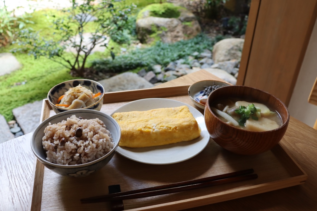 「毎日の茶飯膳」で物足りない方は「おかんの玉子焼き」330円を追加して
