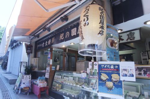 蒸したてのまんじゅうが人気