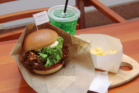 江の島しらす唐揚げバーガー（ポテト＆ドリンク付きセット）1100円