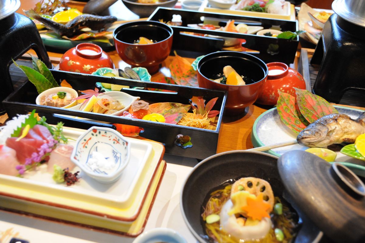 秘湯の宿 滝見苑の夕食の一例