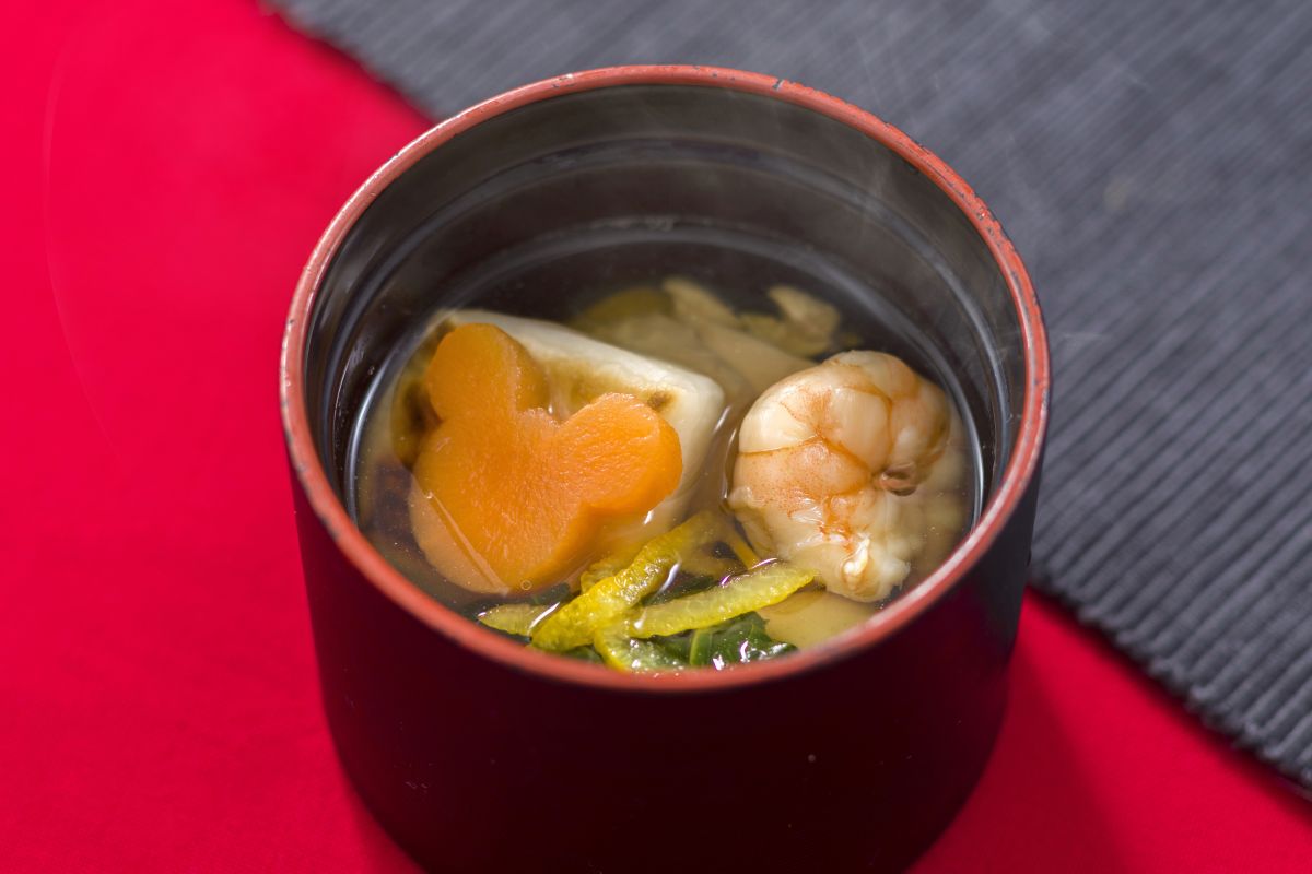 れすとらん北齋／雑煮椀（「れすとらん北齋」） お食事にセットの味噌汁からプラス 400 円で変更できます