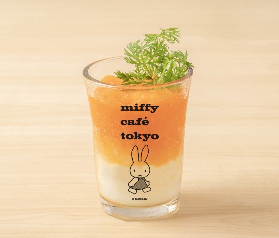 「ミッフィーのキャロットヨーグルトスムージー」990円