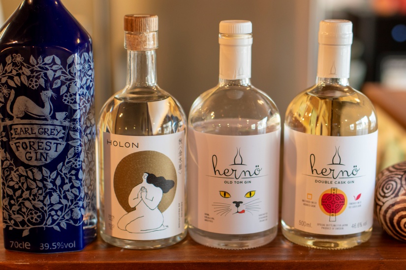 ワインのほか、ラベルがかわいいジンやクラフトビール、ハードサイダーもそろいます