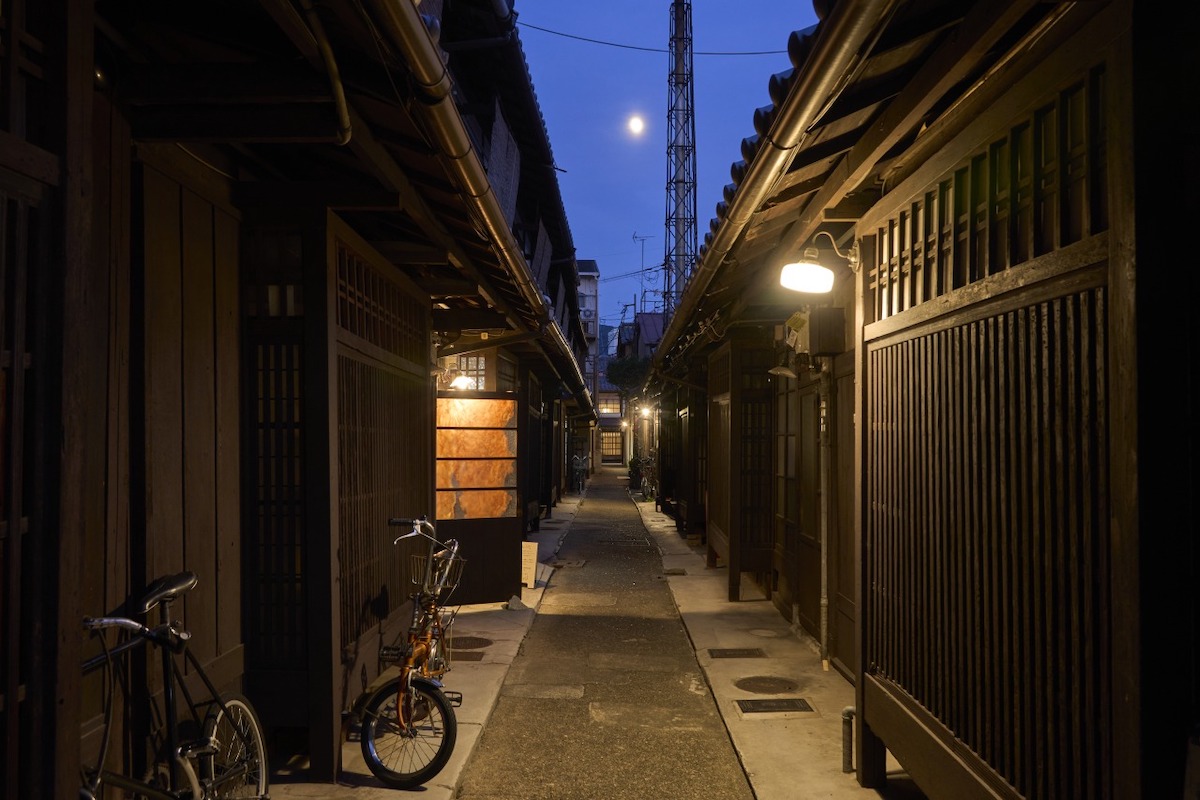 夜のあじき路地