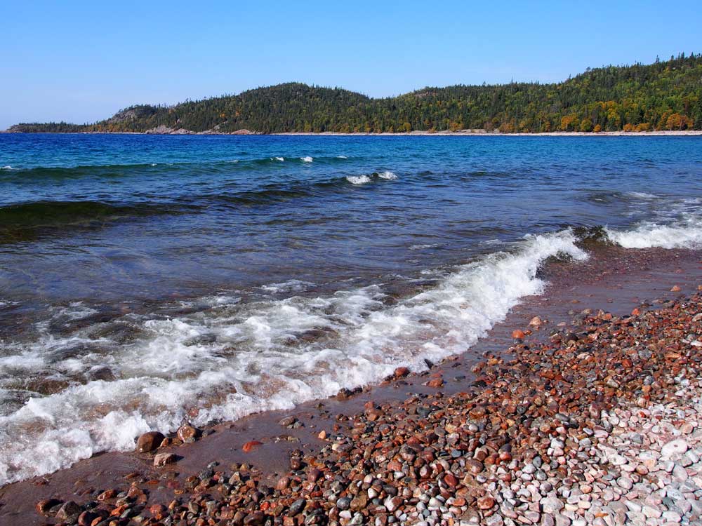 キャサリンコーブより北に位置するオールドウーマンベイ Old Woman Bay。入江の風景が美しい
