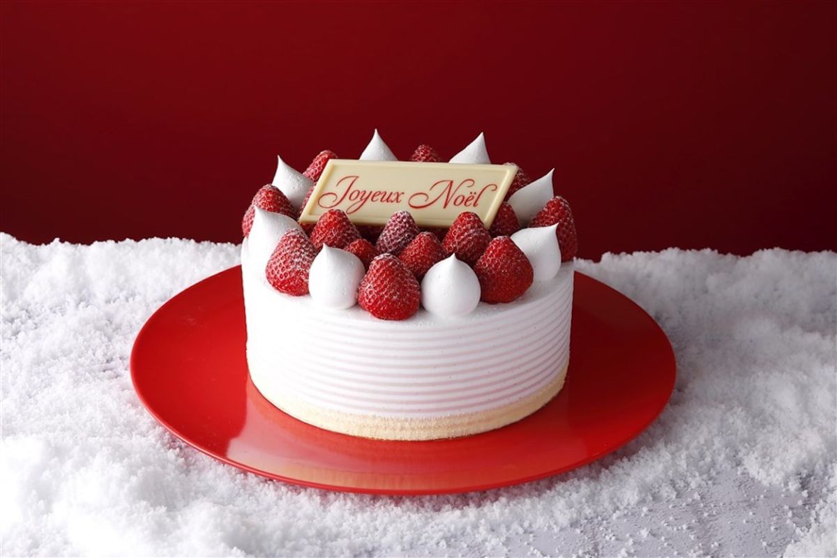 「新スーパーあまおうショートケーキ」直径21cm×高さ6.5cm（8～10名さま用）15120円、直径18cm×高さ6.5cm（6～8名さま用）11340円