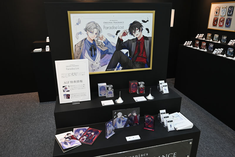 様々な作品のコラボ香水を販売しているprimaniacsのブース。
