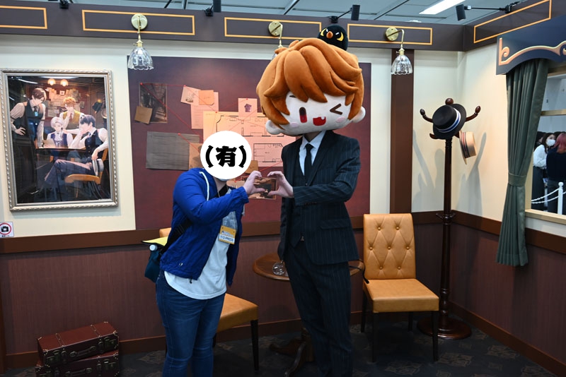 ツーショット撮ってもらいました。親指を立てるかちょっと悩んだ。