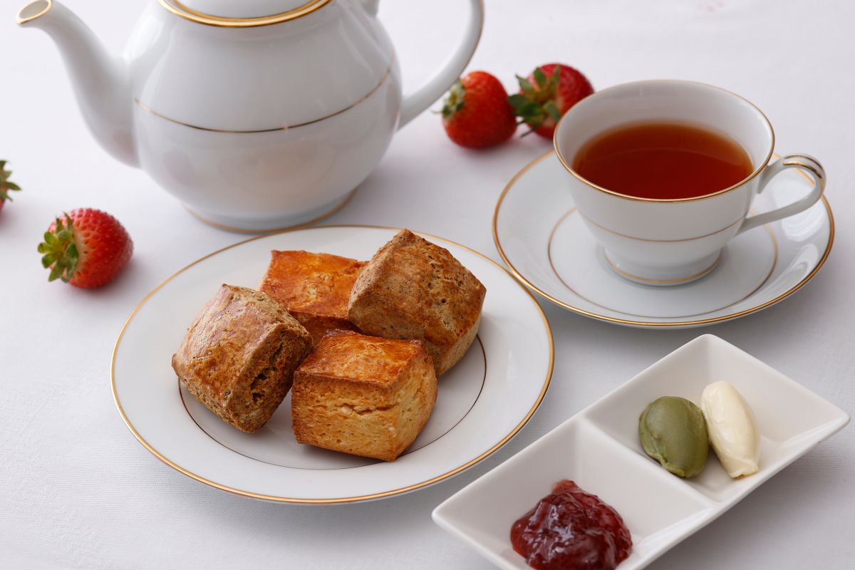 スコーンとコンディメント