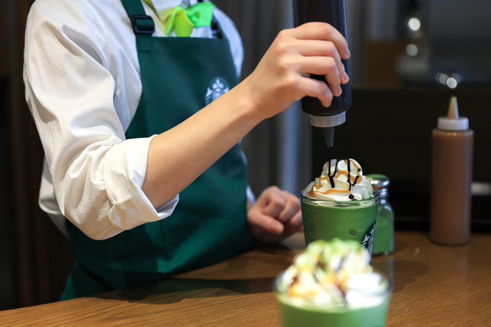 【スタバ新作・実食レポート】大阪府・限定フラペチーノ「大阪 25th めっちゃよくばり クリーミー 抹茶 フラペチーノ®」が11月15日（水）から販売！府内144店舗限定の贅沢な抹茶味をお楽しみに♪