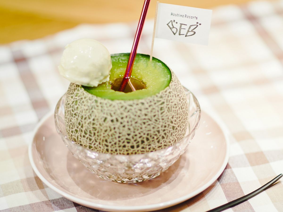 「メロンまるごとクリームソーダ」1200円