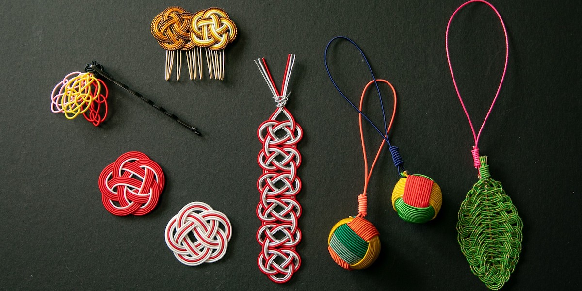 【金沢】「平岡結納舗 本店」で水引のイヤリング作り体験に挑戦！水引細工の小物販売も