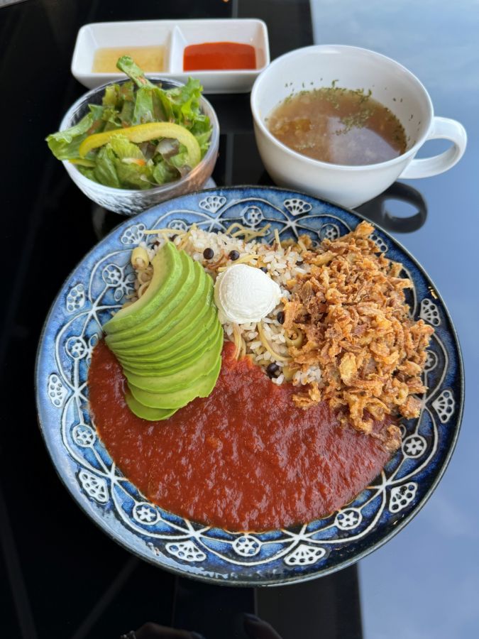 「アボカドサワークリームコシャリ」ランチセット1300円