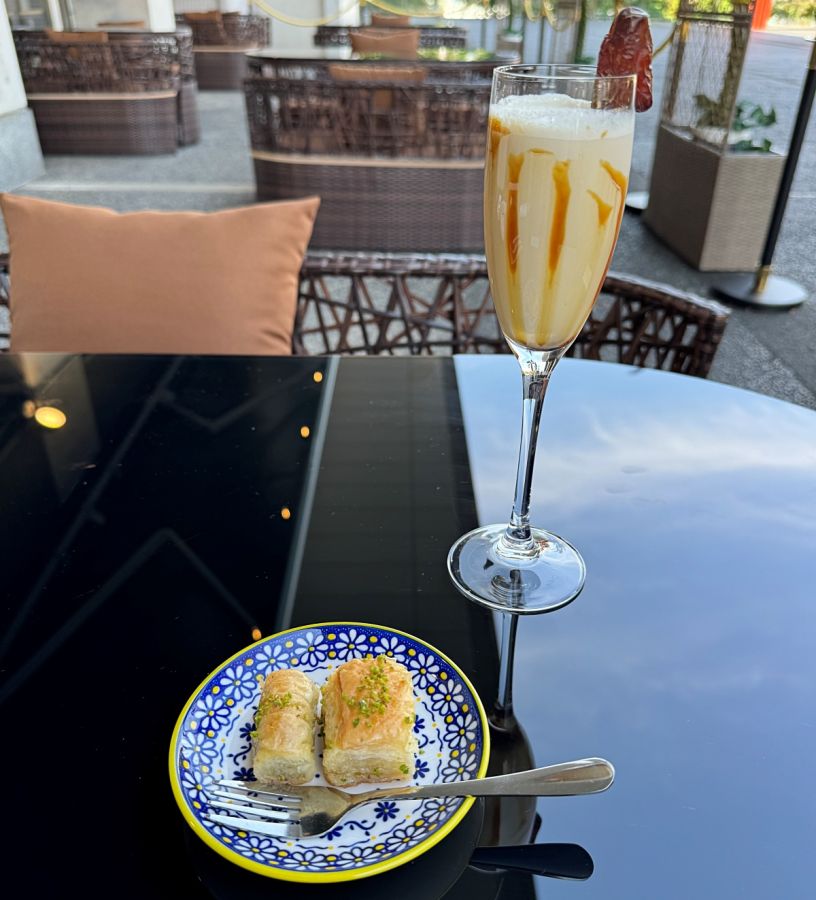 （左から）「バクラヴァ」550円、「ソビア」440円