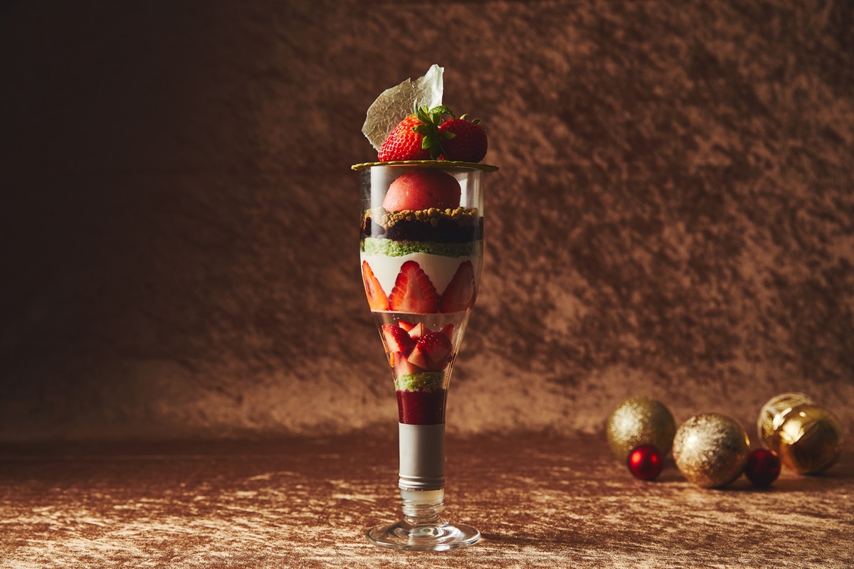 「ワインボトルパフェ」