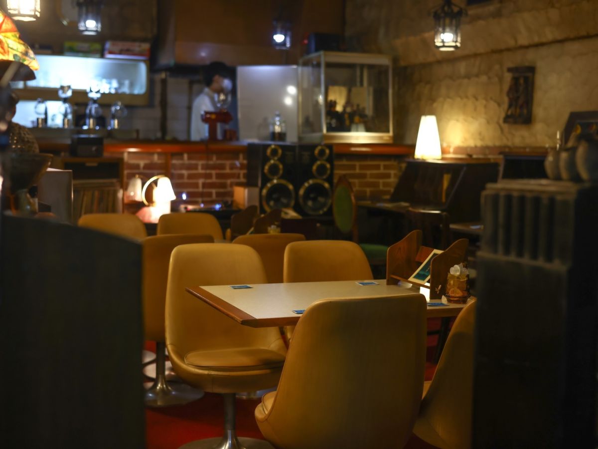 落ち着いた雰囲気の店内