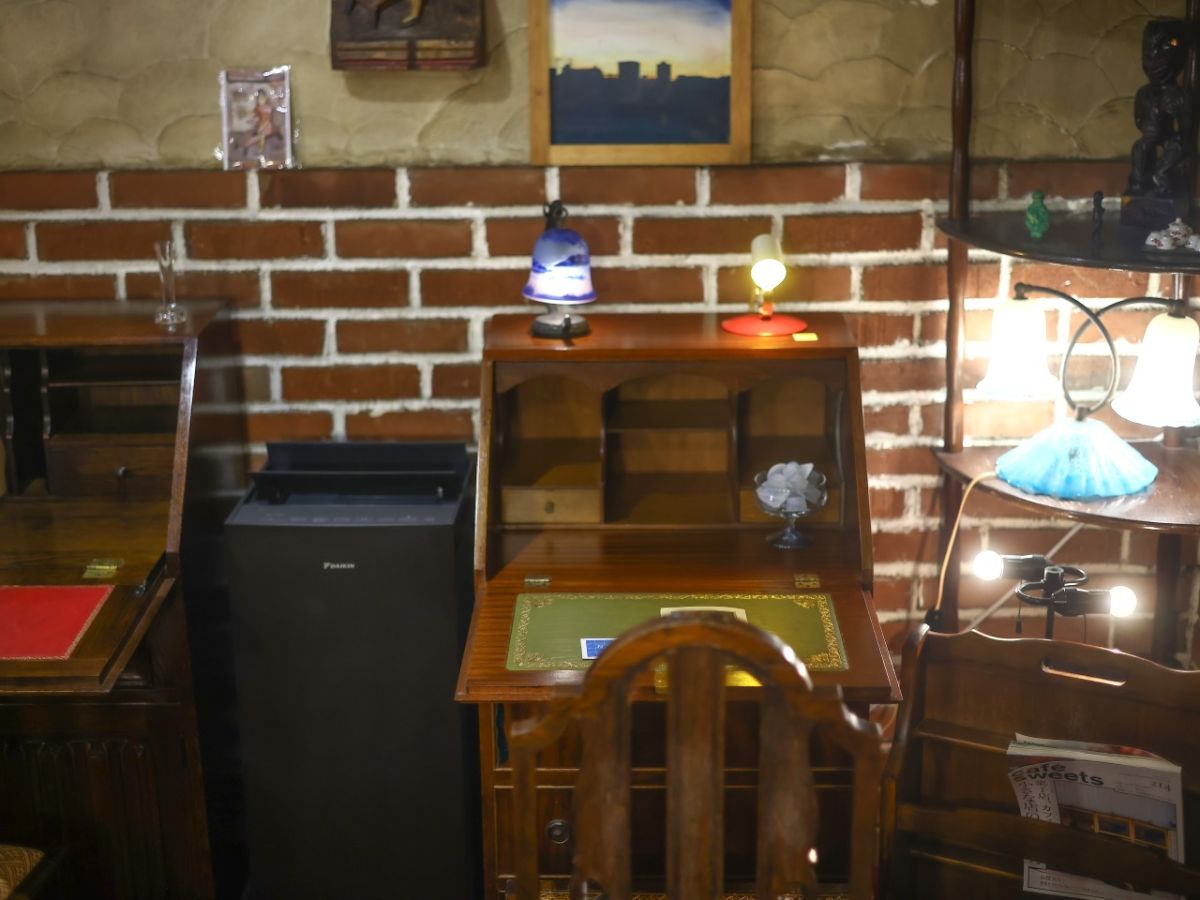 壁側には、おひとりさま用の特等席が