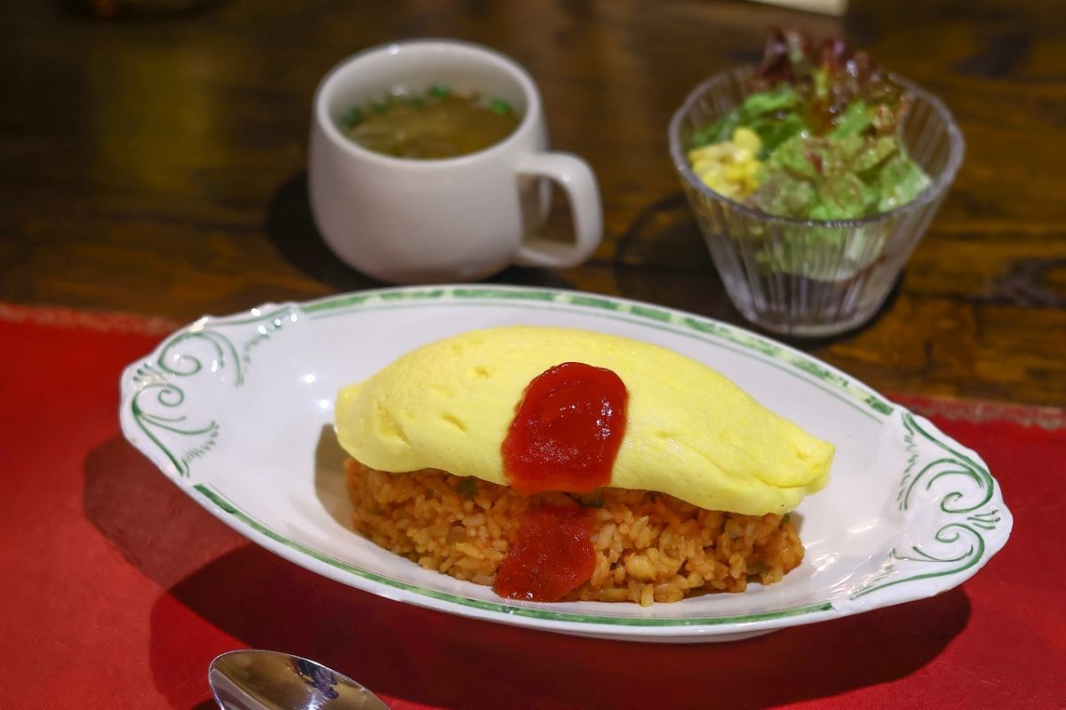 「オムライス定食（汁物&サラダ付）」900円