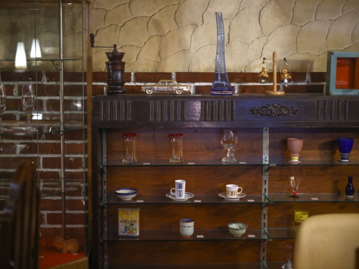 店内にディスプレイされたグラスやカップ