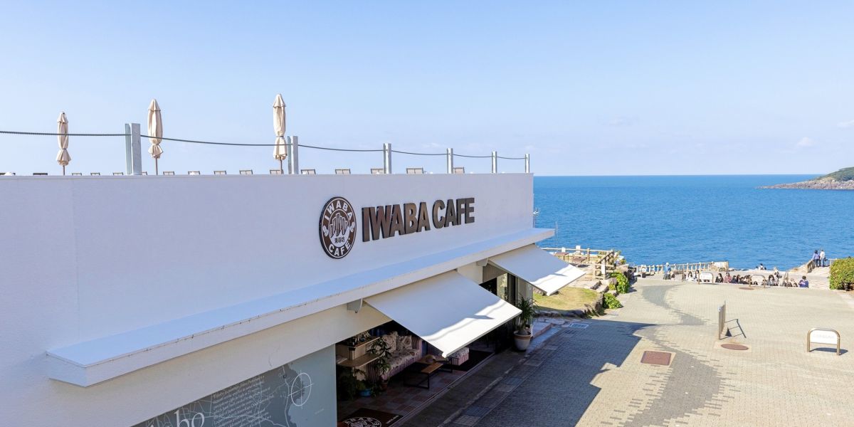 【福井・東尋坊】断崖から海を一望する絶景カフェ「IWABA CAFE」
