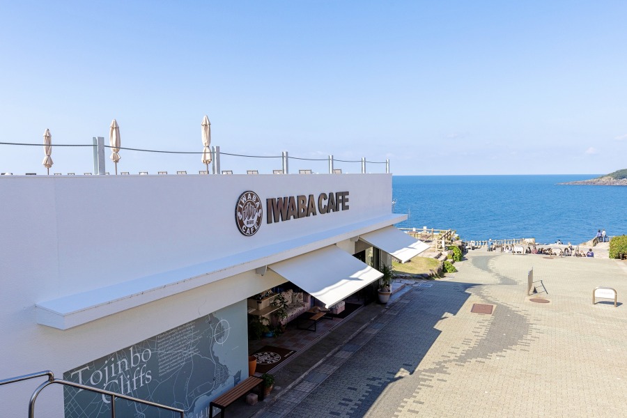 東尋坊で最も高い「大池」（高さ約25ｍ）の先端部にあります