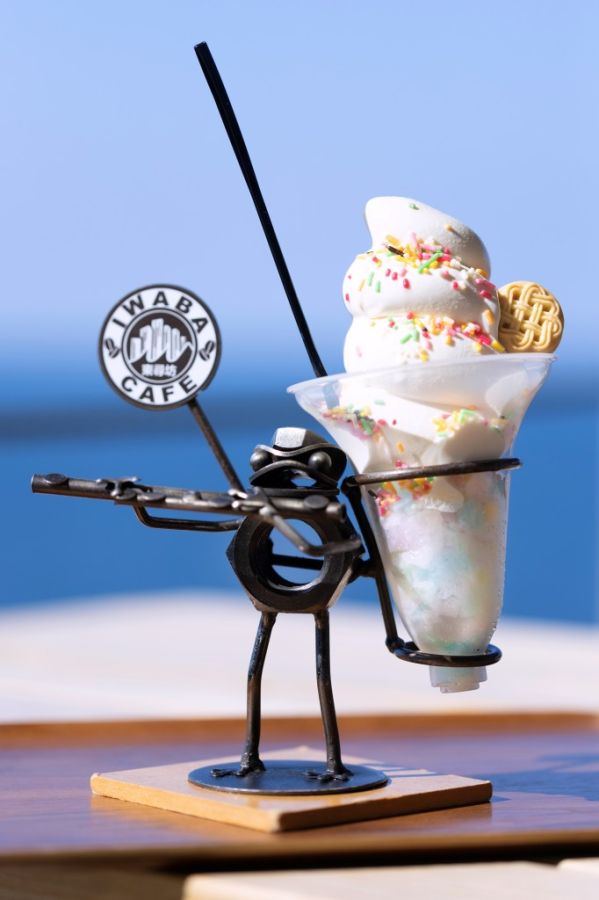 ぷっくりとしたシルエットが可愛い「もこもこソフト」730円。ソーダとコーヒーの2種類から選べます