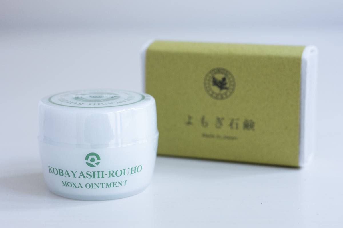 （画像左）モグサバーム2200円とよもぎ石鹸660円