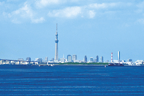 4階の「海が見える大回廊（北側展望ラウンジ）」