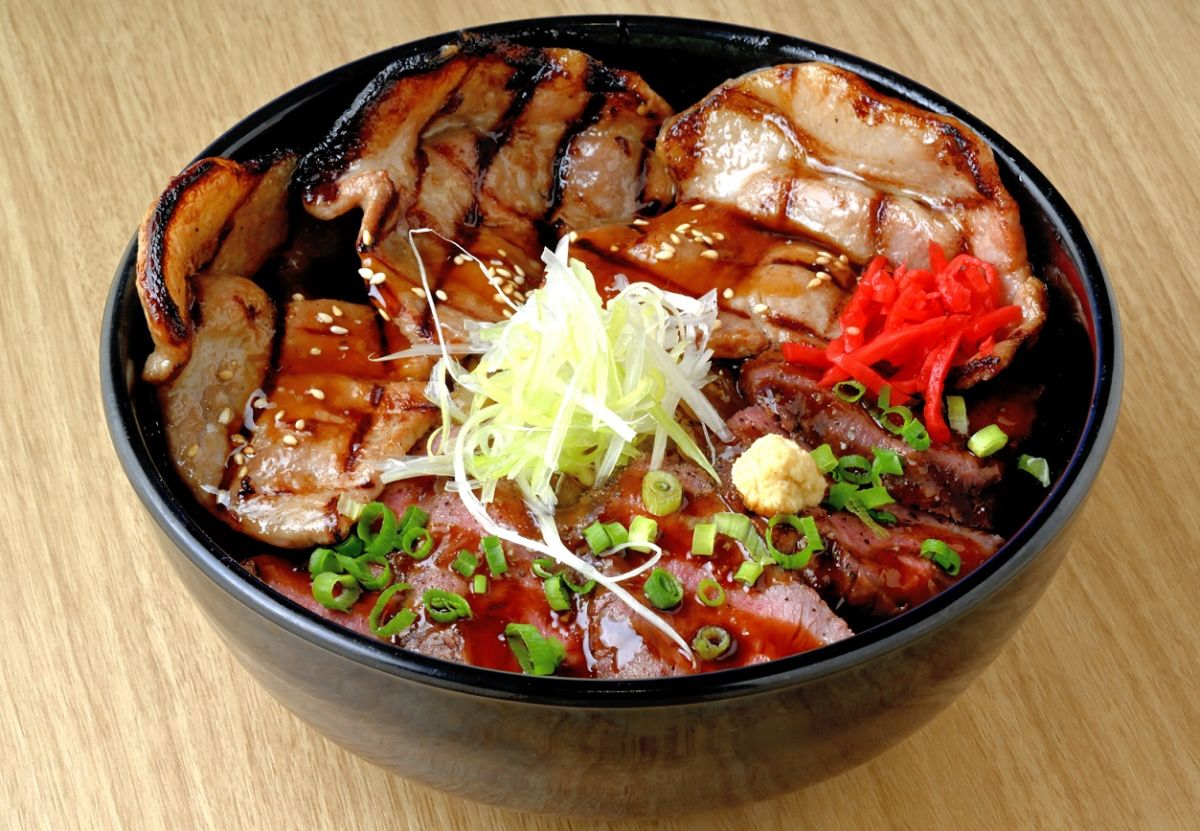 「とんぎゅう丼」1530円