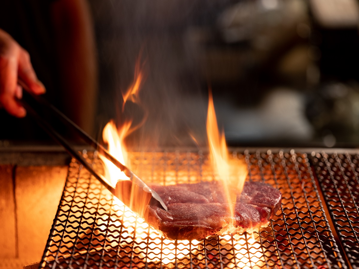 炭火焼きで香ばしさがプラスされます