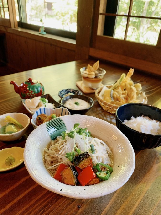 新メニューすずかぜ御膳¥0000は冷たい出汁をかけて食べるお蕎麦