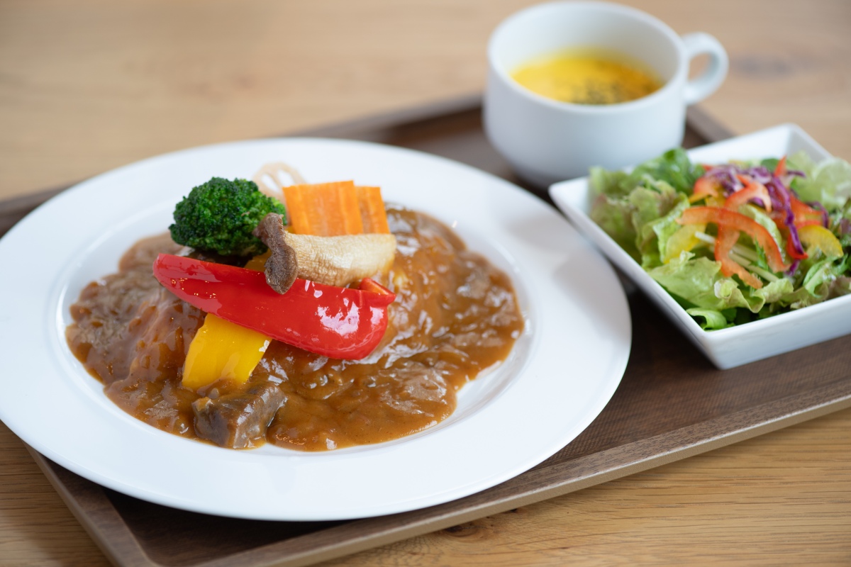 白銀亭素揚げ野菜カレー1500円