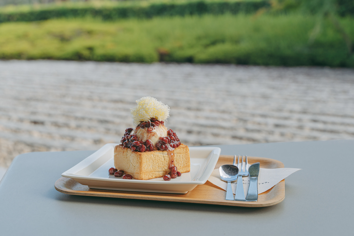 「『くちどけもちこ』の小倉あんバタートーストバニラアイスのせ」800円