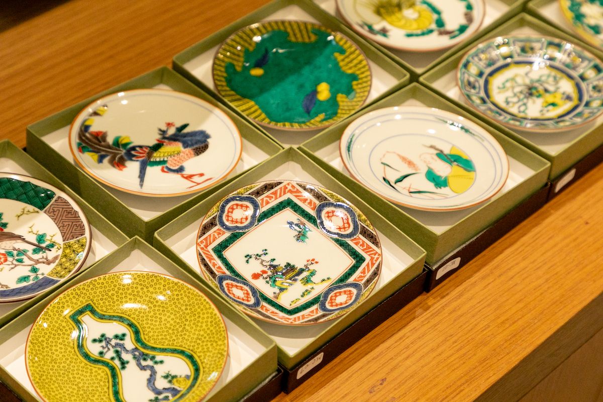 「古九谷風小皿」各1210円