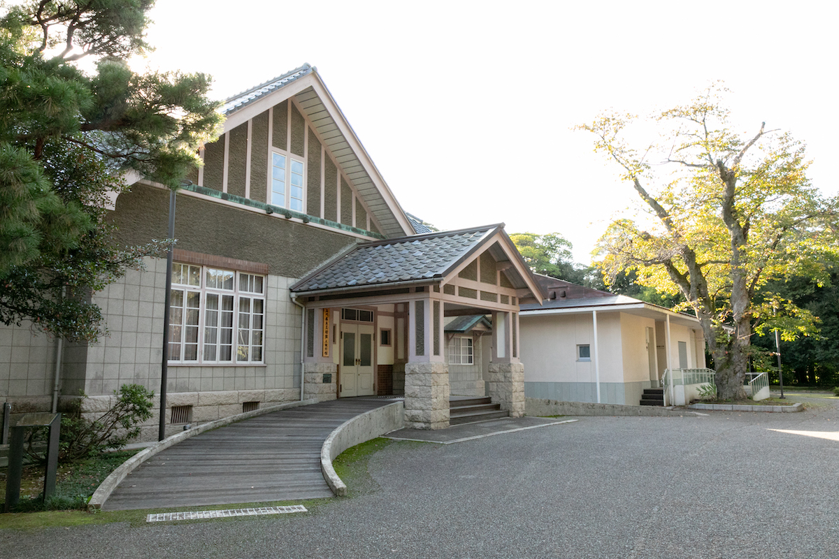 レトロな広坂別館の外観