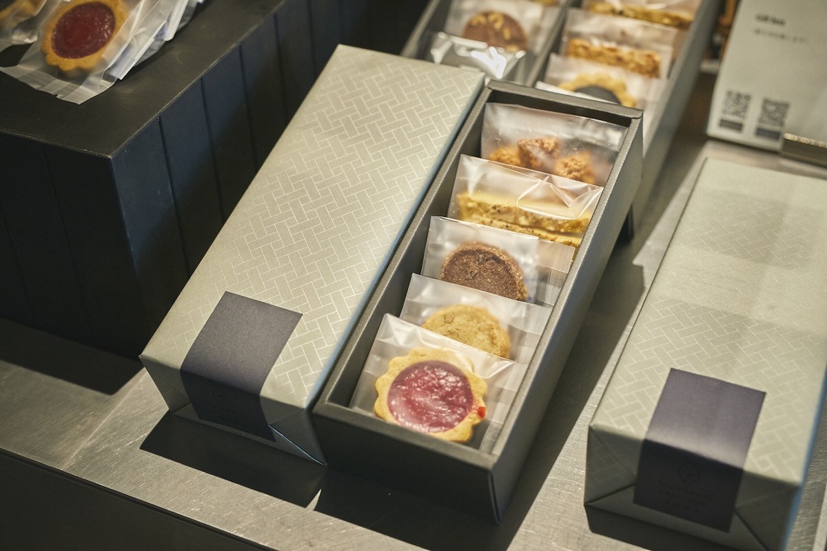 箱入り菓子　バターサンド（5個）1800円など