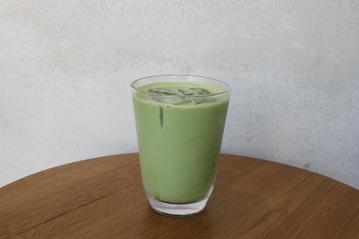 抹茶の苦味は抑えられ、ほどよい甘さの抹茶ラテ