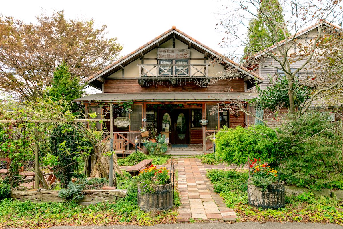 オシャレな外観のMooMooまきば