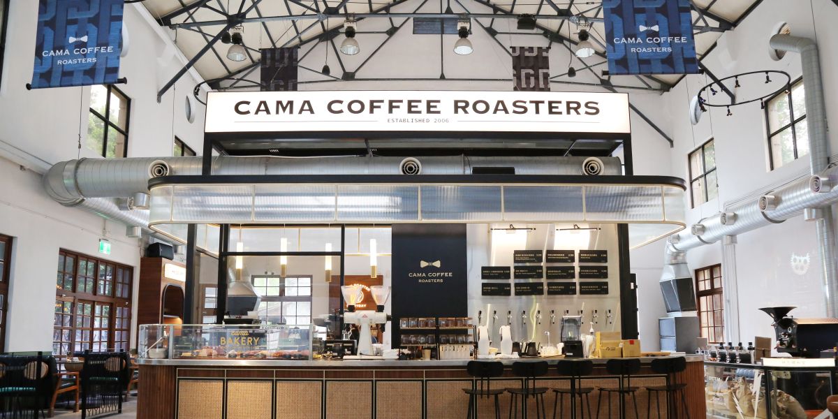 【台湾現地レポ】松山文創園區内の最新リノベカフェ「CAMA COFFEE ROASTERS 豆留文青」で優雅なひとときを