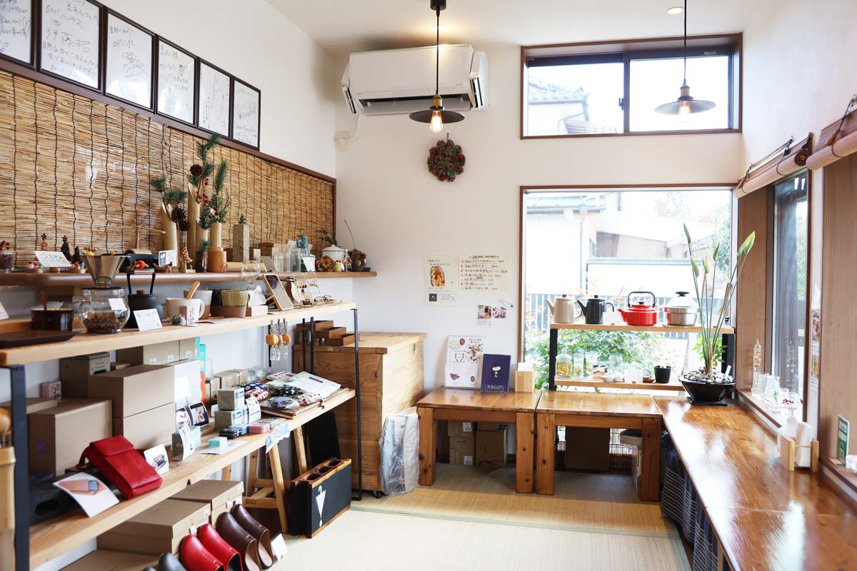 店内の飲食スペース