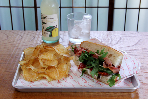 パニーノのレギュラーセット1870円（ドリンク付き）